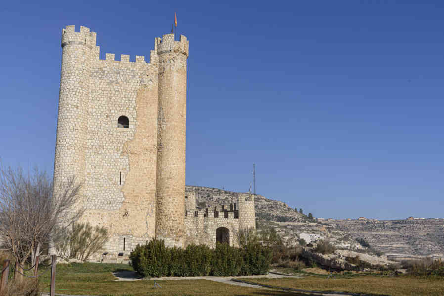 Albacete - Alcalá del Júcar 28 - castillo de Alcalá del Júcar.jpg